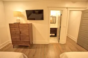 Luxury Hotel Suites @ 493 King - Image 4