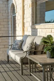 Lavish Lake Getaway - Image 4