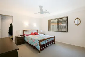 Central Redcliffe Holiday House - Image 3