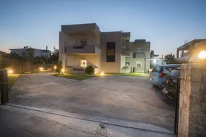 Deluxe Sunny Apartments - Image 5