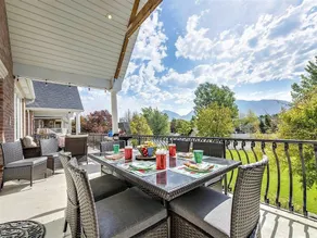 Luxury Estate with Mountain Views - Image 4