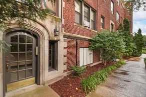 Simple and Roomy 1BR Apt in Evanston - Image 5