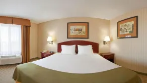 Holiday Inn Express & Suites Lansing-Leavenworth - Image 5