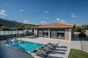Alexia s Luxury Oasis - Image 4
