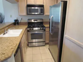 Next to Four Season Hotel, Luxury Apartment - Image 3