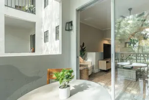 Modern Townhouse Apartments in Aventura - Image 5