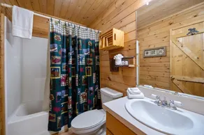 Hidden Haven-peaceful Inviting pet Friendly Cabin - Image 3