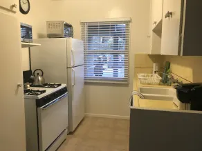 Lowena Apartments - Image 3