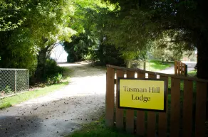 Tasman Hill Lodge - Image 2