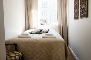 2ndhomes Gorgeous 3BR Apartment w Sauna - Image 5