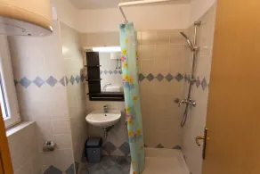 Guest House Floreus Cres - Image 2