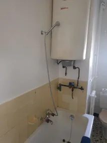 Chambre CHUV avec 1 salle de bain et 1 cuisine - Image 5
