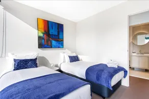 Modern Apartment - Southbank - Image 2