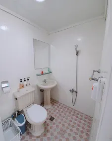 Glenn's Guesthouse - Hostel - Image 3