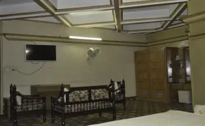 Sandal Bar Hotel - Image 2
