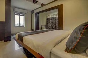Hotel Miland Palace by OYO Rooms - Image 4