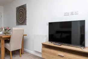Broadwalk Flat 5 - Image 2