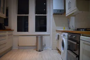 North London Spacious 2 Bedroom Apartment - Image 5