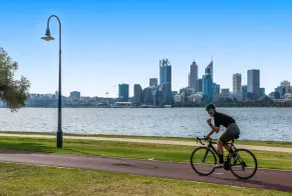 Bright 1BR Apartment Close to Foreshore & Cbd - Image 5