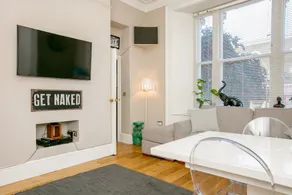 2 Bedroom Flat Near Shepherd's Bush Sleeps 4 - Image 2