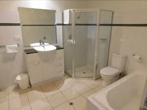 Glenelg Beachside Apartments - Image 4