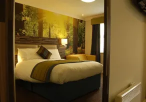 Diamond Lodge - Image 2