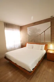 The Mercury Hotel - Image 4