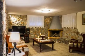 Unwind in a Spacious flat with Gardens near Beach - Image 3