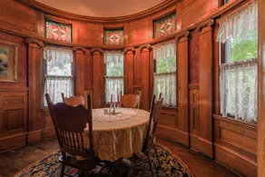 The Simmons -  Bond Inn - Image 2