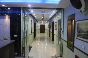 Pool And Park Hotel - Image 2