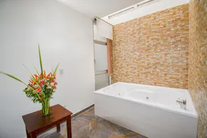 Hotel Monarca Armenia - Image 5