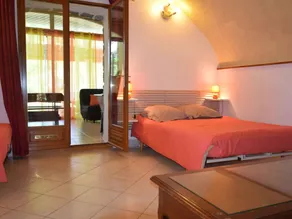 Holiday Home Near a Farmhouse, With Large Garden and Wonderful Swimming Pool - Image 4