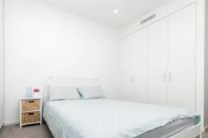 Spacious Bright Apartment - Image 2