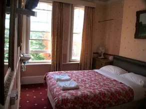 Oakley Hotel - Image 2
