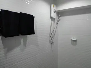 Relax Lodge BKK Double Room Private Bathroom 3 - Image 4