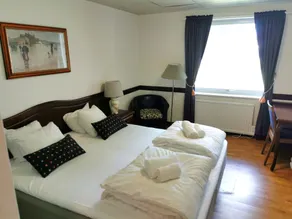 Green Door Hotel - Image 2
