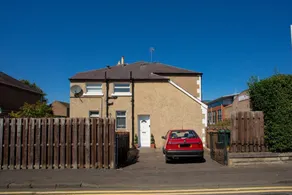 2 Bedroom Flat With Garden - Image 3