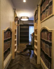 The Wardrobe Hostel Libreria - Image 4