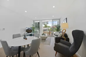 Ultra Modern Luxurious home in Tranquil Sydney - Image 4