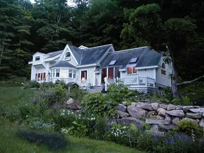 Mountain Valley Retreat - Image 2
