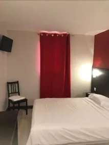 Fast Hotel - Image 3