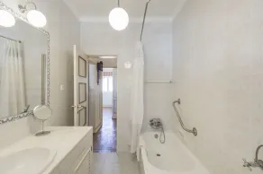 Rustic Seaview Apartment in Cascais - Image 2