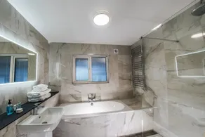 Hotel 21 - Image 2