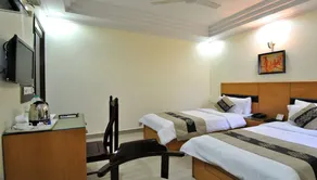 Fabhotel Cosy Palace - Image 4