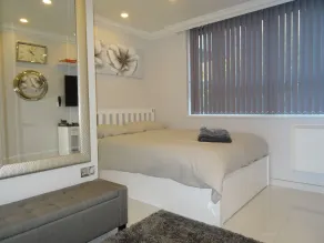 Apartment 39 - Image 3