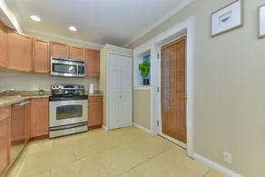 Spacious 1 BR Apt in Beacon Hill by Domio - Image 2