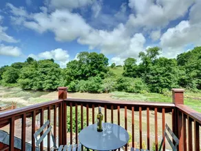 Plush Holiday Home Overlooking Petherick Creek in Cornwall - Image 2