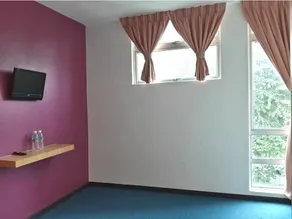 Lucky 11 Hotel - Image 2