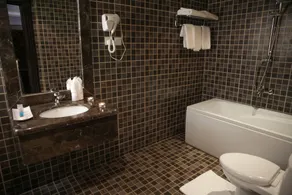 Plaza Inn Business Hotel - Image 2