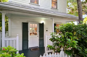 Artist Garden by Avantstay Great Location w/ Balcony, Outdoor Dining, Shared Pool & Bbq! Week Long Stays - Image 4